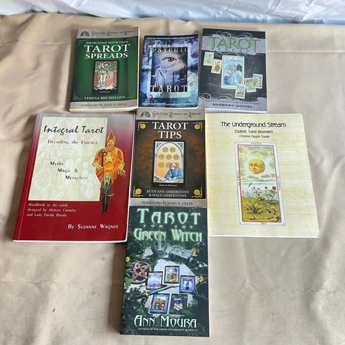 Creating Your Own Tarot Spread